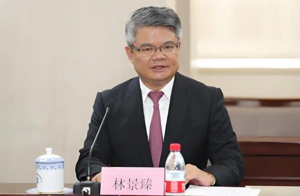 融股宝 极目政情｜打虎！60岁林景臻被查，年初辞去中国银行副行长职务，一周前有报道称其疑似失联、电话处于关机状态
